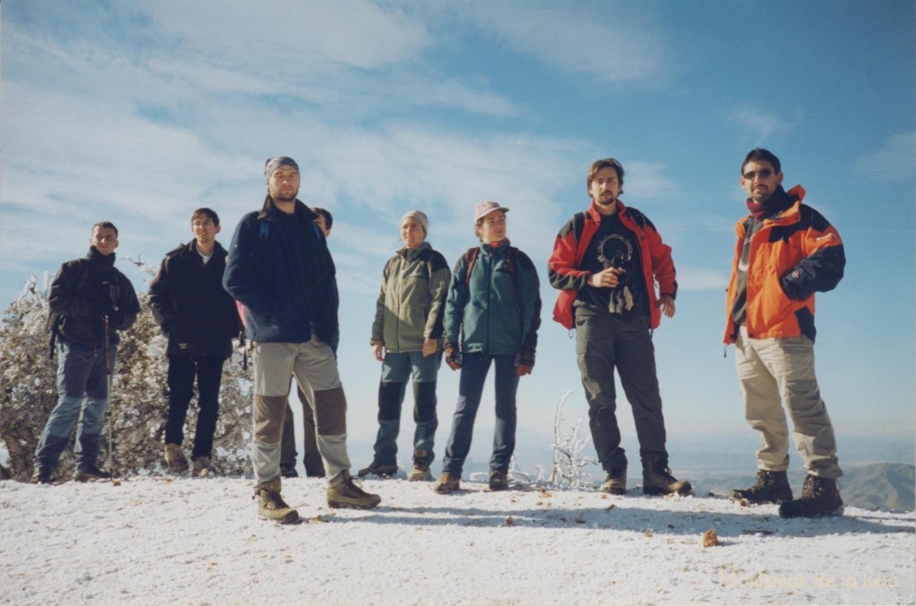 Cima central del Carche, 1.366 mts., de izquierda a derecha: Pablo, (amigo), Javi, Zaida, Sara, David y Jesús